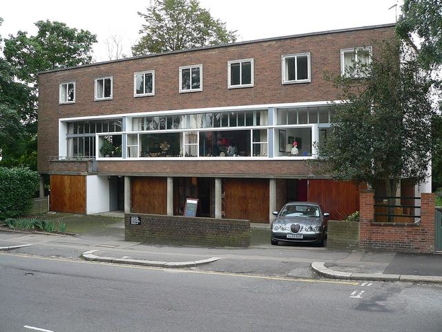 2 Willow Road