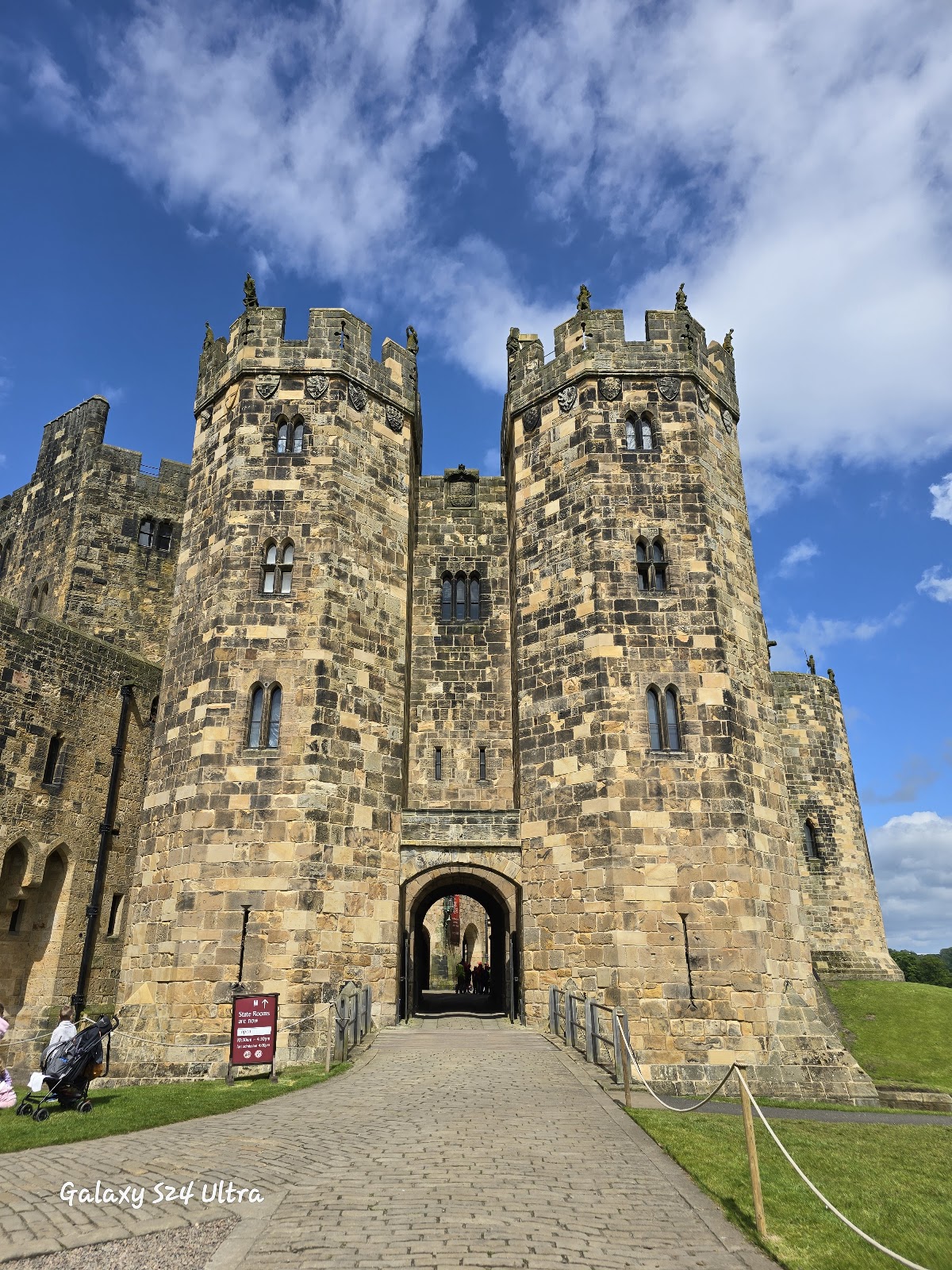 Alnwick Castle, further view