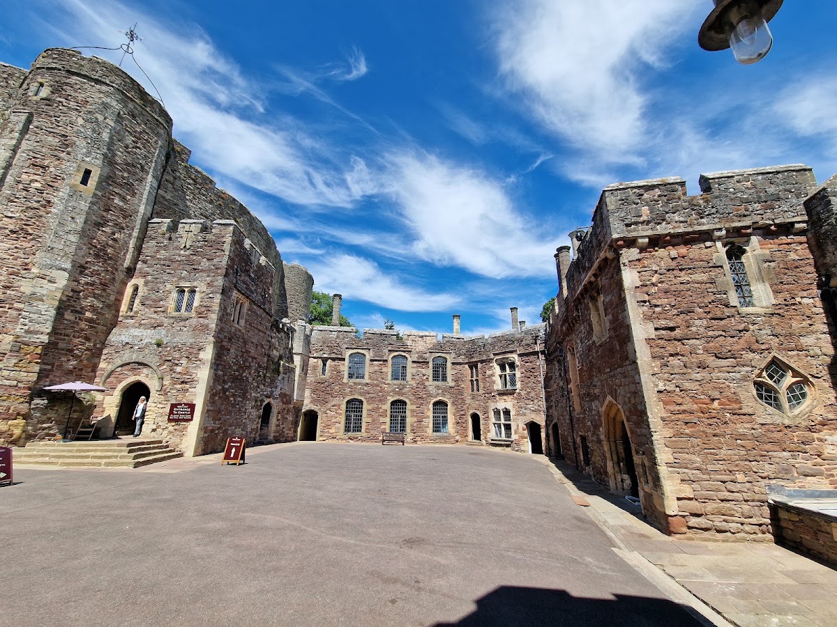Berkeley Castle, further view
