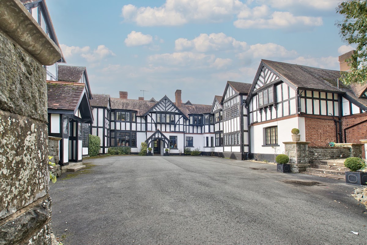 Caer Beris Manor, further view
