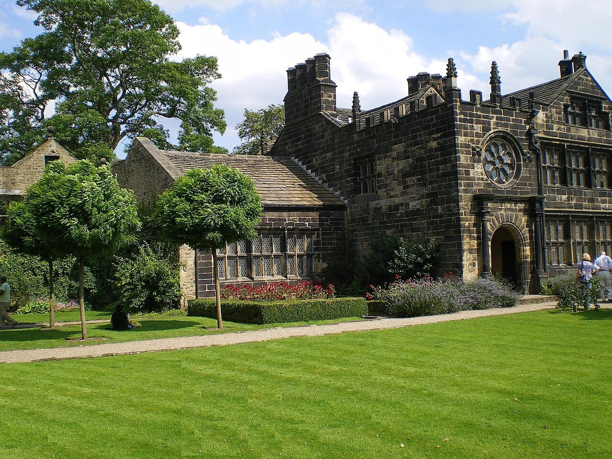 East Riddlesden Hall, further view