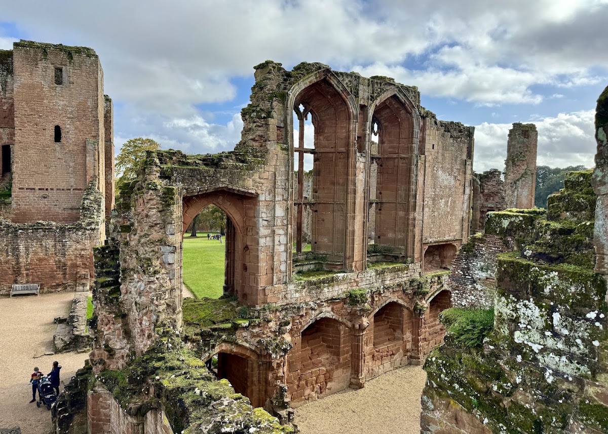 Kenilworth Castle and Elizabethan Garden, further view