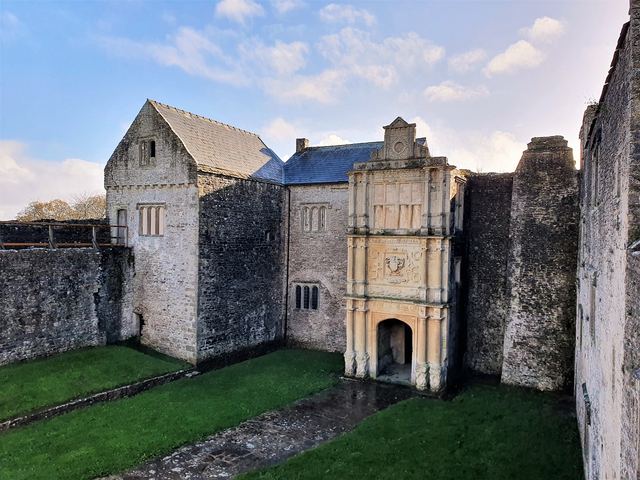 Old Beaupre Castle