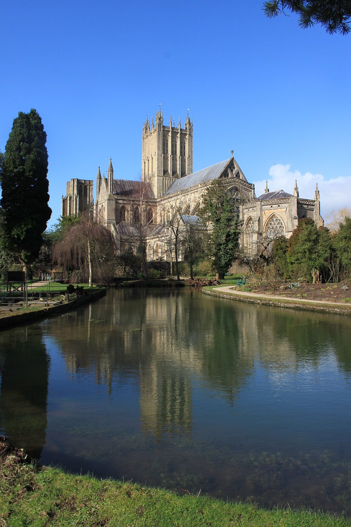 The Bishop's Palace, Wells, further view